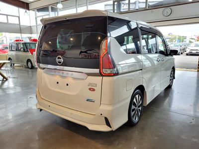 2016 Nissan Serena - Thumbnail