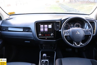 2022 Mitsubishi Outlander - Thumbnail