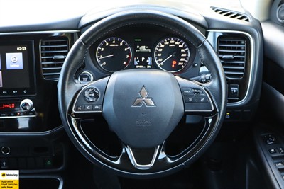 2022 Mitsubishi Outlander - Thumbnail