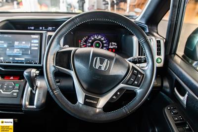 2012 Honda STEPWGN - Thumbnail