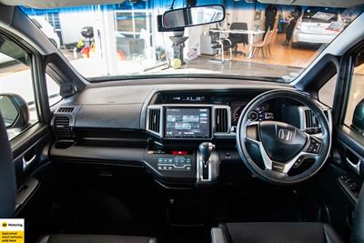 2012 Honda STEPWGN - Thumbnail