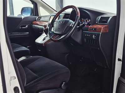 2010 Toyota Alphard - Thumbnail