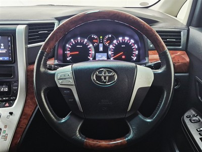 2010 Toyota Alphard - Thumbnail