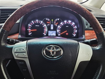 2010 Toyota Alphard - Thumbnail