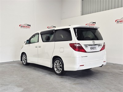 2010 Toyota Alphard - Thumbnail