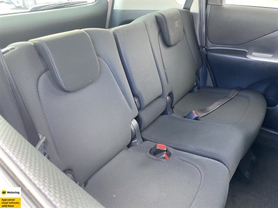 2009 Toyota Ractis - Thumbnail