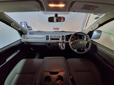 2013 Toyota Regius - Thumbnail