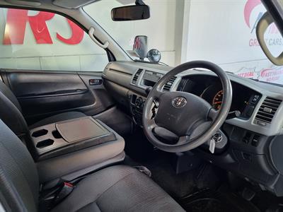 2013 Toyota Regius - Thumbnail