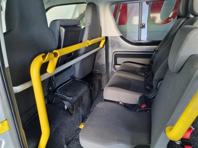 2013 Toyota Regius - Thumbnail