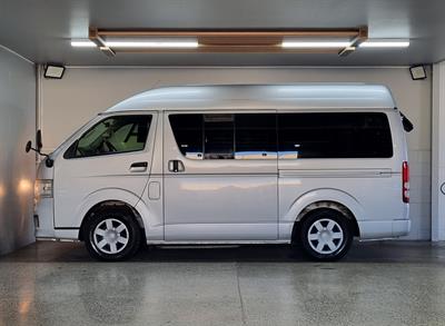 2013 Toyota Regius - Thumbnail