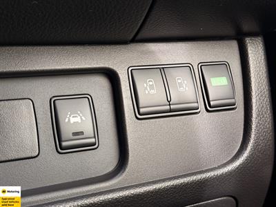 2015 Nissan Serena - Thumbnail