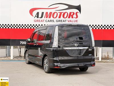 2015 Nissan Serena - Thumbnail