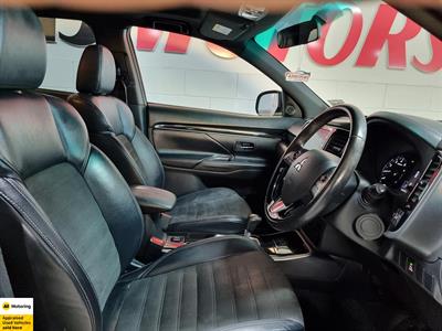 2019 Mitsubishi Outlander - Thumbnail