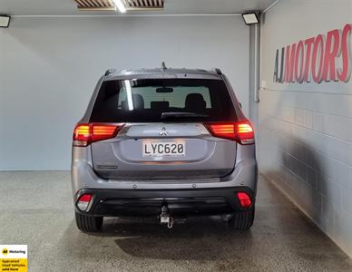 2019 Mitsubishi Outlander - Thumbnail