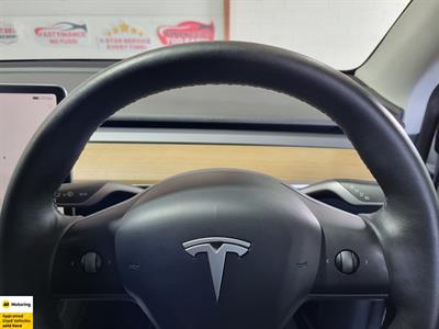 2022 Tesla Model Y - Thumbnail