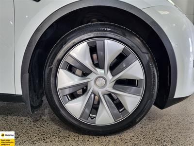 2022 Tesla Model Y - Thumbnail