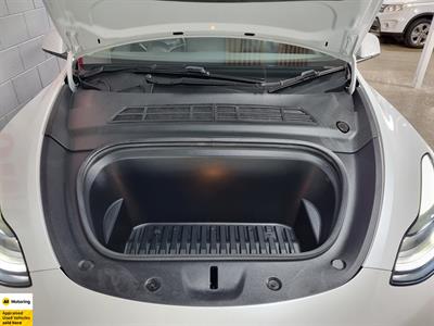 2022 Tesla Model Y - Thumbnail