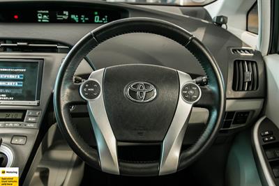 2013 Toyota Prius - Thumbnail