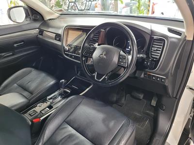 2021 Mitsubishi Outlander - Thumbnail