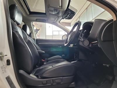 2021 Mitsubishi Outlander - Thumbnail