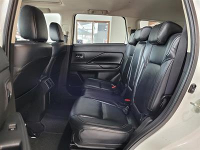 2021 Mitsubishi Outlander - Thumbnail