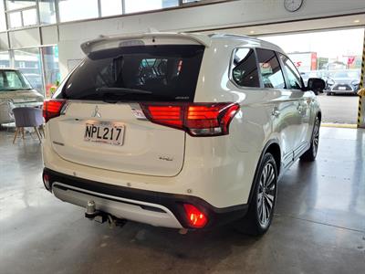 2021 Mitsubishi Outlander - Thumbnail