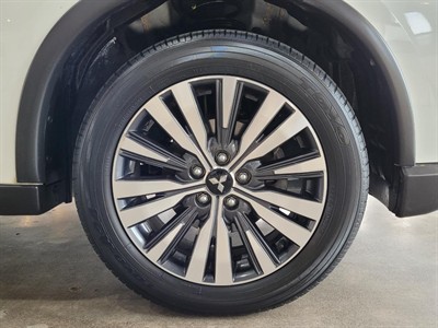 2021 Mitsubishi Outlander - Thumbnail