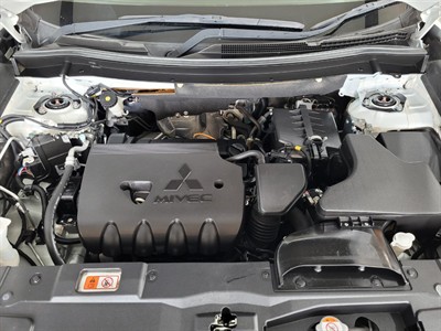 2021 Mitsubishi Outlander - Thumbnail