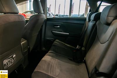2012 Toyota Prius Alpha - Thumbnail