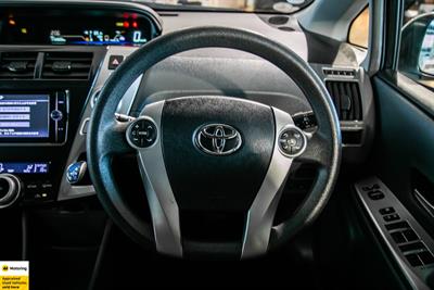 2012 Toyota Prius Alpha - Thumbnail