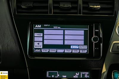 2012 Toyota Prius Alpha - Thumbnail