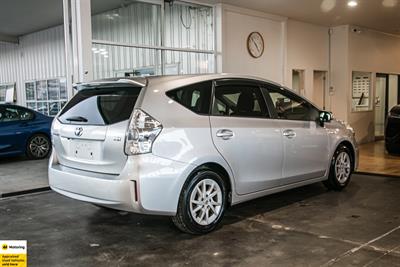 2012 Toyota Prius Alpha - Thumbnail