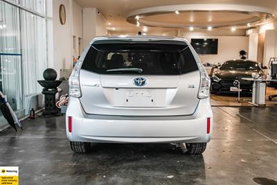 2012 Toyota Prius Alpha - Thumbnail