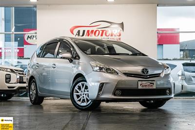 2012 Toyota Prius Alpha - Thumbnail