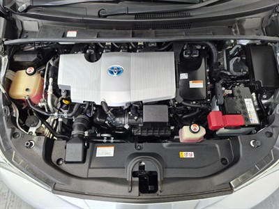 2018 Toyota Prius - Thumbnail