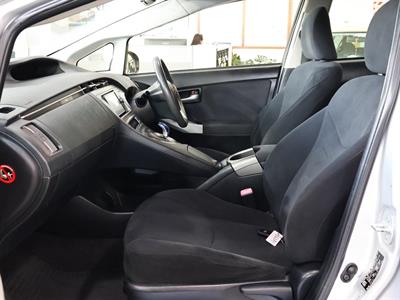 2013 Toyota Prius - Thumbnail