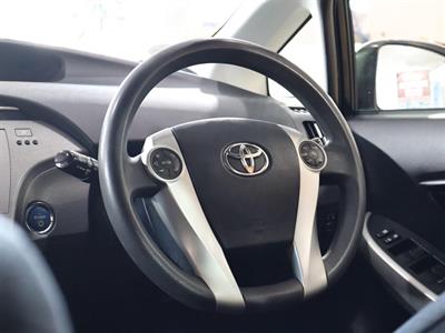 2013 Toyota Prius - Thumbnail