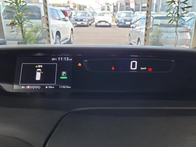 2017 Nissan Serena - Thumbnail