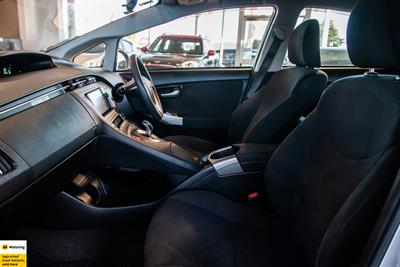 2015 Toyota Prius - Thumbnail
