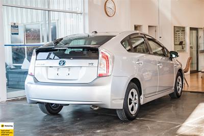 2015 Toyota Prius - Thumbnail