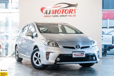 2015 Toyota Prius - Thumbnail