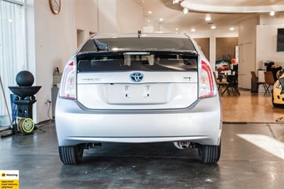 2015 Toyota Prius - Thumbnail