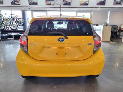 2013 Toyota Aqua - Thumbnail