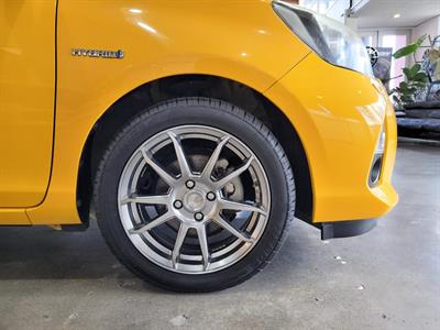 2013 Toyota Aqua - Thumbnail