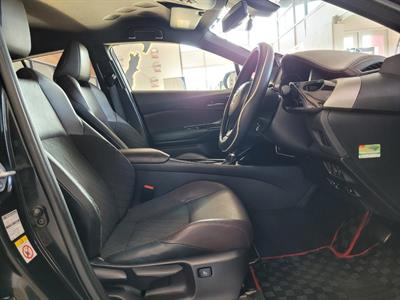 2017 Toyota C-HR - Thumbnail