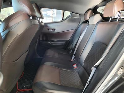 2017 Toyota C-HR - Thumbnail