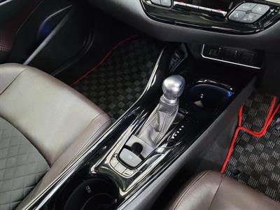2017 Toyota C-HR - Thumbnail