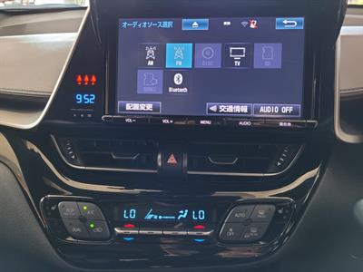 2017 Toyota C-HR - Thumbnail