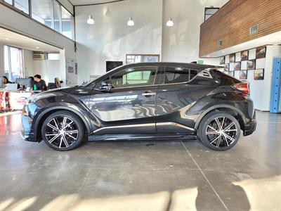 2017 Toyota C-HR - Thumbnail