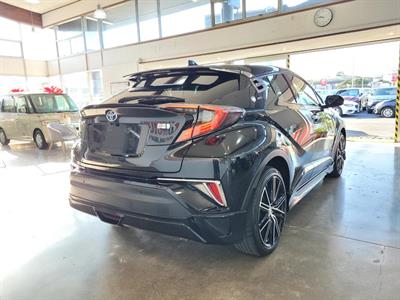 2017 Toyota C-HR - Thumbnail